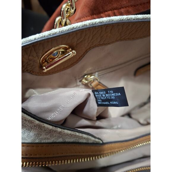 Michael Kors Jet Set Tote - Vanilla/Acorn - Used, Great Condition, Bargain! - Picture 10 of 13